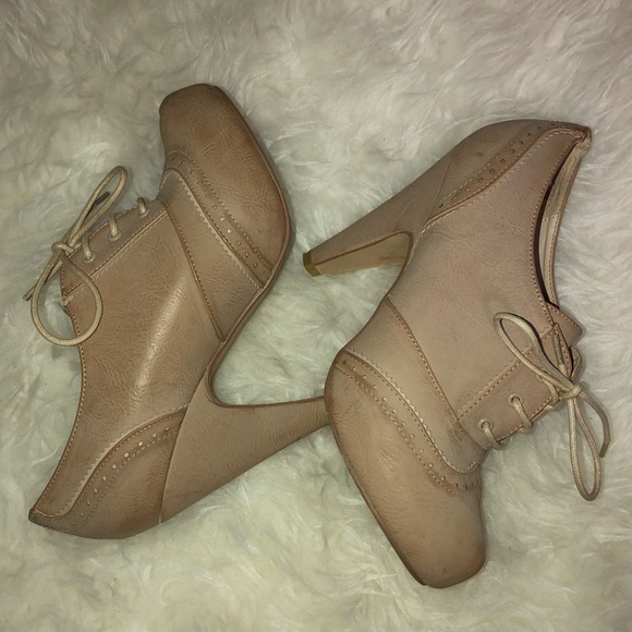 Booties size 8.5 - Picture 1 of 8